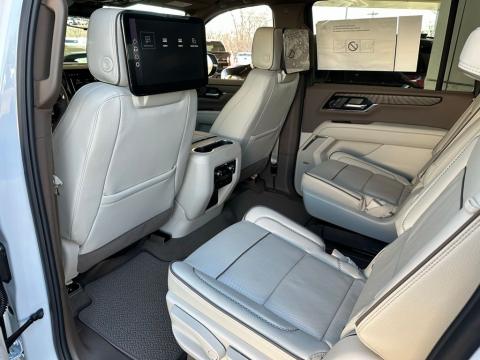 New Glacier White Tricoat 2026 GMC Yukon XL Denali RWD - photo 15 - Stock #260551