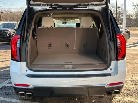 New Glacier White Tricoat 2026 GMC Yukon XL Denali RWD - photo 8 - Stock #260551