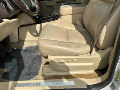 Pre-Owned White Diamond Clearcoat 2011 GMC Yukon XL Denali RWD - photo 14 - Stock #X2475
