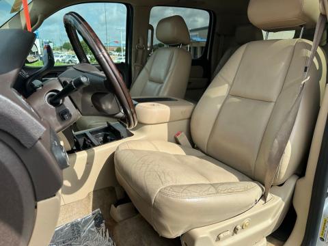Pre-Owned White Diamond Clearcoat 2011 GMC Yukon XL Denali RWD - photo 15 - Stock #X2475