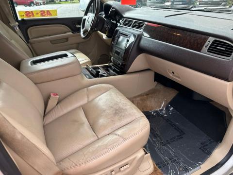 Pre-Owned White Diamond Clearcoat 2011 GMC Yukon XL Denali RWD - photo 18 - Stock #X2475