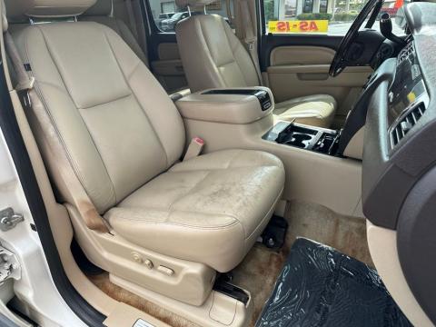 Pre-Owned White Diamond Clearcoat 2011 GMC Yukon XL Denali RWD - photo 19 - Stock #X2475