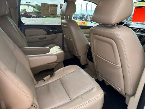 Pre-Owned White Diamond Clearcoat 2011 GMC Yukon XL Denali RWD - photo 20 - Stock #X2475
