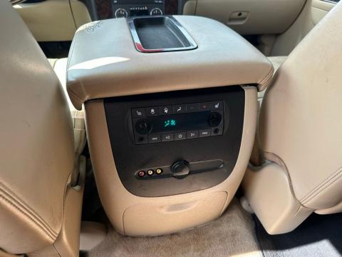 Pre-Owned White Diamond Clearcoat 2011 GMC Yukon XL Denali RWD - photo 24 - Stock #X2475