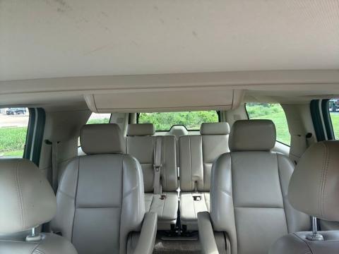 Pre-Owned White Diamond Clearcoat 2011 GMC Yukon XL Denali RWD - photo 28 - Stock #X2475