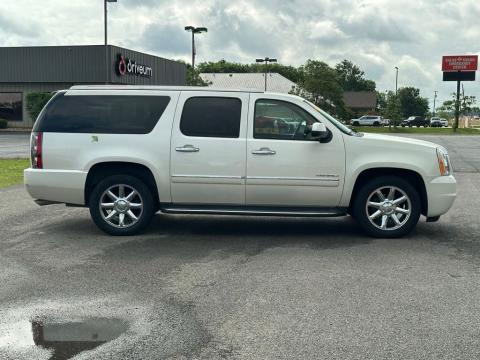 Pre-Owned White Diamond Clearcoat 2011 GMC Yukon XL Denali RWD - photo 4 - Stock #X2475