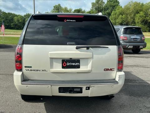 Pre-Owned White Diamond Clearcoat 2011 GMC Yukon XL Denali RWD - photo 5 - Stock #X2475