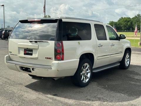 Pre-Owned White Diamond Clearcoat 2011 GMC Yukon XL Denali RWD - photo 6 - Stock #X2475