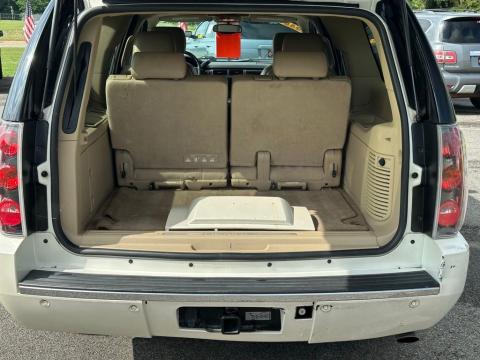 Pre-Owned White Diamond Clearcoat 2011 GMC Yukon XL Denali RWD - photo 8 - Stock #X2475