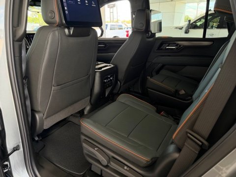 New Sterling Metallic 2026 GMC Yukon AT4 4WD - photo 15 - Stock #261380