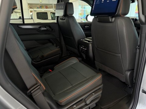 New Sterling Metallic 2026 GMC Yukon AT4 4WD - photo 18 - Stock #261380