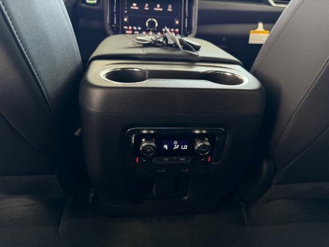 New Sterling Metallic 2026 GMC Yukon AT4 4WD - photo 22 - Stock #261380