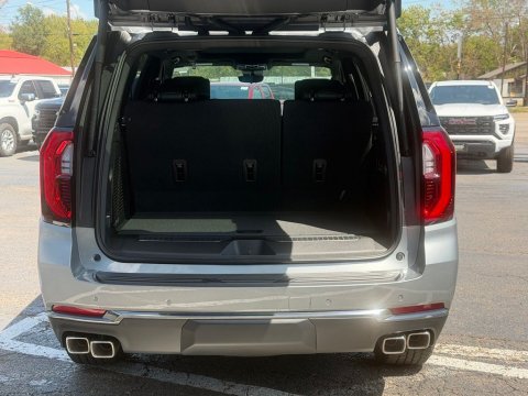 New Sterling Metallic 2026 GMC Yukon AT4 4WD - photo 8 - Stock #261380