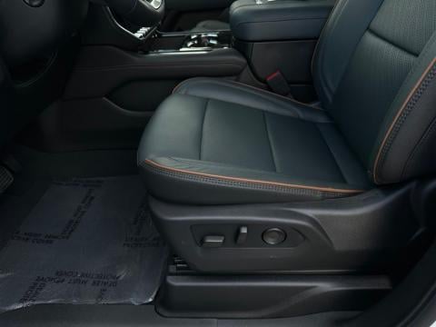 New Summit White 2026 GMC Yukon AT4 4WD - photo 12 - Stock #261016