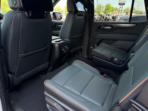 New Summit White 2026 GMC Yukon AT4 4WD - photo 15 - Stock #261016