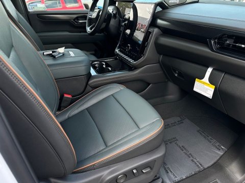 New Summit White 2026 GMC Yukon AT4 4WD - photo 16 - Stock #261016