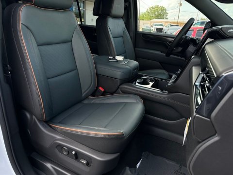 New Summit White 2026 GMC Yukon AT4 4WD - photo 17 - Stock #261016