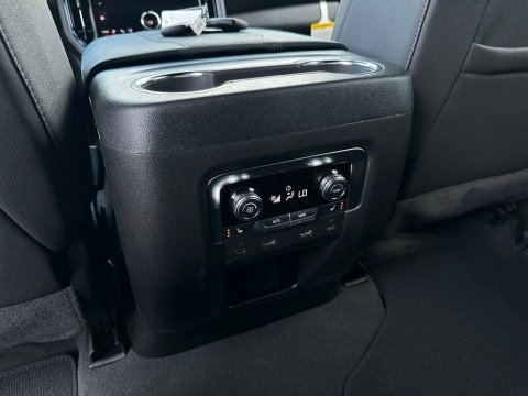 New Summit White 2026 GMC Yukon AT4 4WD - photo 22 - Stock #261016