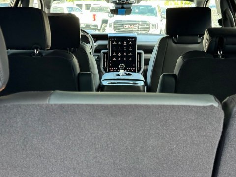New Summit White 2026 GMC Yukon AT4 4WD - photo 9 - Stock #261016