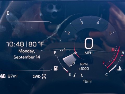 New Glacier White Tricoat 2026 GMC Yukon Denali 4WD - photo 20 - Stock #261379