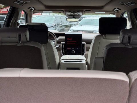 New Glacier White Tricoat 2027 GMC Yukon Denali 4WD - photo 10 - Stock #270057