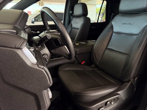 Pre-Owned Onyx Black 2023 GMC Yukon Denali 4WD - photo 16 - Stock #261016A