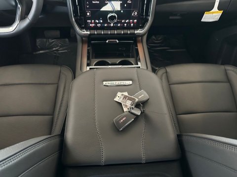 New Onyx Black 2026 GMC Yukon Denali 4WD - photo 21 - Stock #261176