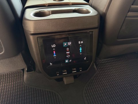 New Sterling Metallic 2027 GMC Yukon Denali Ultimate 4WD - photo 23 - Stock #270046