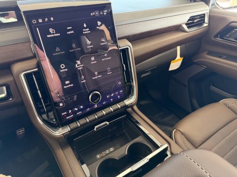 New Sterling Metallic 2027 GMC Yukon Denali Ultimate 4WD - photo 25 - Stock #270046