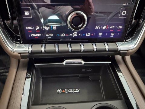 New Sterling Metallic 2027 GMC Yukon Denali Ultimate 4WD - photo 26 - Stock #270046