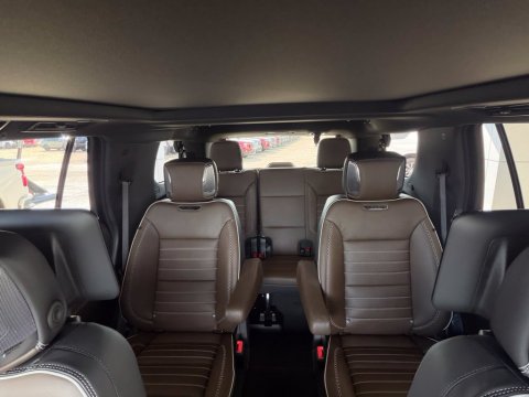 New Sterling Metallic 2027 GMC Yukon Denali Ultimate 4WD - photo 27 - Stock #270046