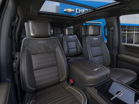 New Glacier White Tricoat 2026 GMC Yukon Denali Ultimate 4WD - photo 16 - Stock #260847