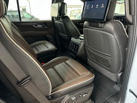 New Glacier White Tricoat 2026 GMC Yukon Denali Ultimate 4WD - photo 18 - Stock #260847