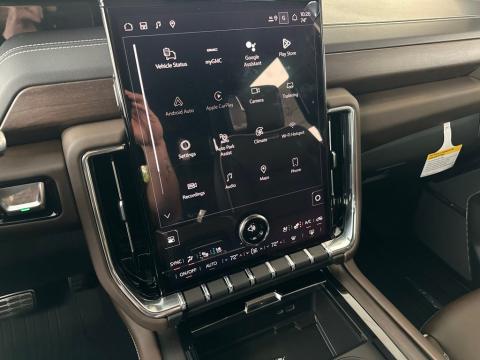 New Glacier White Tricoat 2026 GMC Yukon Denali Ultimate 4WD - photo 24 - Stock #260847