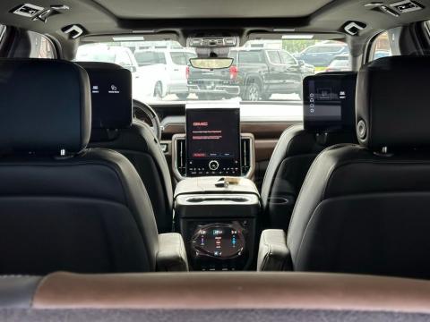 New Glacier White Tricoat 2026 GMC Yukon Denali Ultimate 4WD - photo 9 - Stock #260847