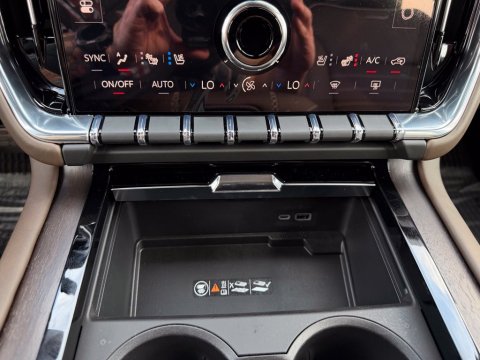 New Glacier White Tricoat 2027 GMC Yukon Denali Ultimate 4WD - photo 25 - Stock #270044
