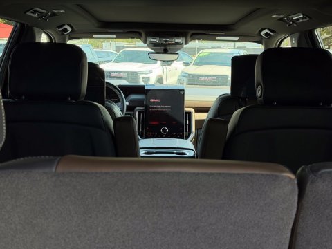 New Onyx Black 2027 GMC Yukon Denali Ultimate 4WD - photo 10 - Stock #270047