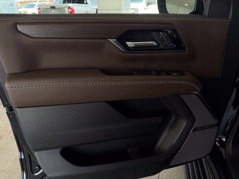New Onyx Black 2027 GMC Yukon Denali Ultimate 4WD - photo 12 - Stock #270047