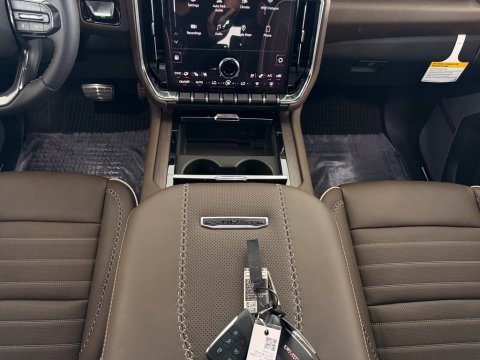 New Onyx Black 2027 GMC Yukon Denali Ultimate 4WD - photo 22 - Stock #270047