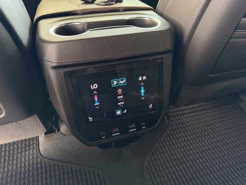 New Onyx Black 2027 GMC Yukon Denali Ultimate 4WD - photo 23 - Stock #270047
