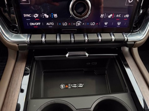 New Onyx Black 2027 GMC Yukon Denali Ultimate 4WD - photo 26 - Stock #270047