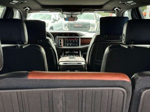 Pre-Owned Onyx Black 2023 GMC Yukon Denali Ultimate 4WD - photo 9 - Stock #261066A