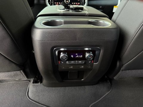 New Summit White 2026 GMC Yukon XL Elevation 4WD - photo 22 - Stock #261263