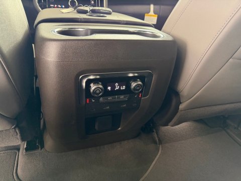 New Summit White 2026 GMC Yukon XL Elevation 4WD - photo 22 - Stock #261198