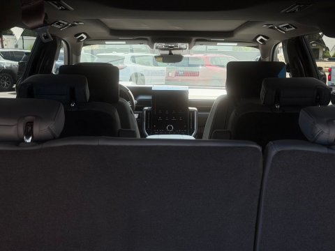 New Summit White 2026 GMC Yukon XL Elevation 4WD - photo 9 - Stock #261198