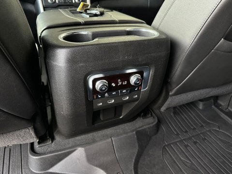 Pre-Owned Onyx Black 2021 GMC Yukon XL SLT 4WD - photo 23 - Stock #260527A