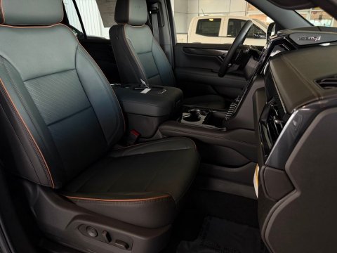 New Onyx Black 2026 GMC Yukon XL AT4 4WD - photo 17 - Stock #261394