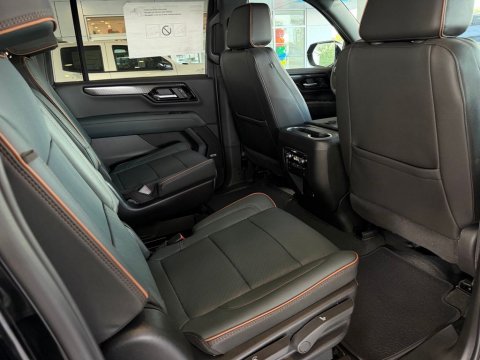 New Onyx Black 2026 GMC Yukon XL AT4 4WD - photo 18 - Stock #261394