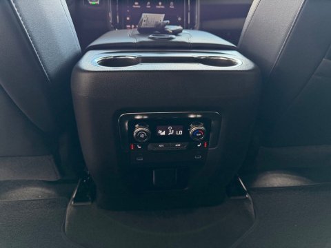 New Onyx Black 2026 GMC Yukon XL AT4 4WD - photo 22 - Stock #261394