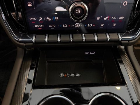 New Onyx Black 2026 GMC Yukon XL AT4 4WD - photo 25 - Stock #261394